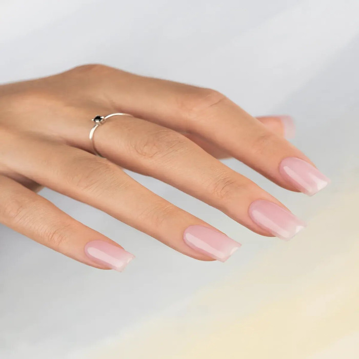 Unghie squadrate: come limarle e a chi donano di più